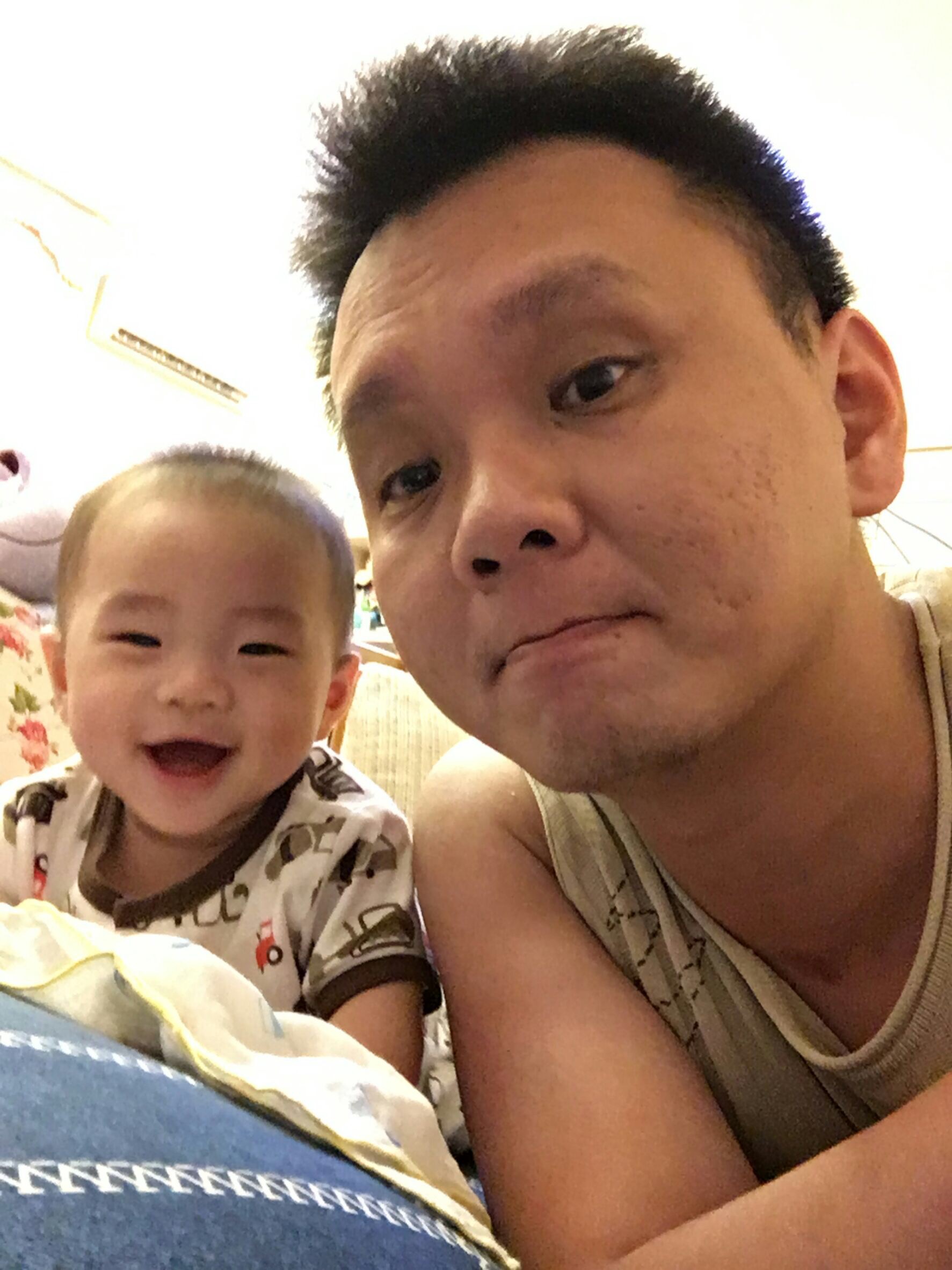 張國威行政助理照片