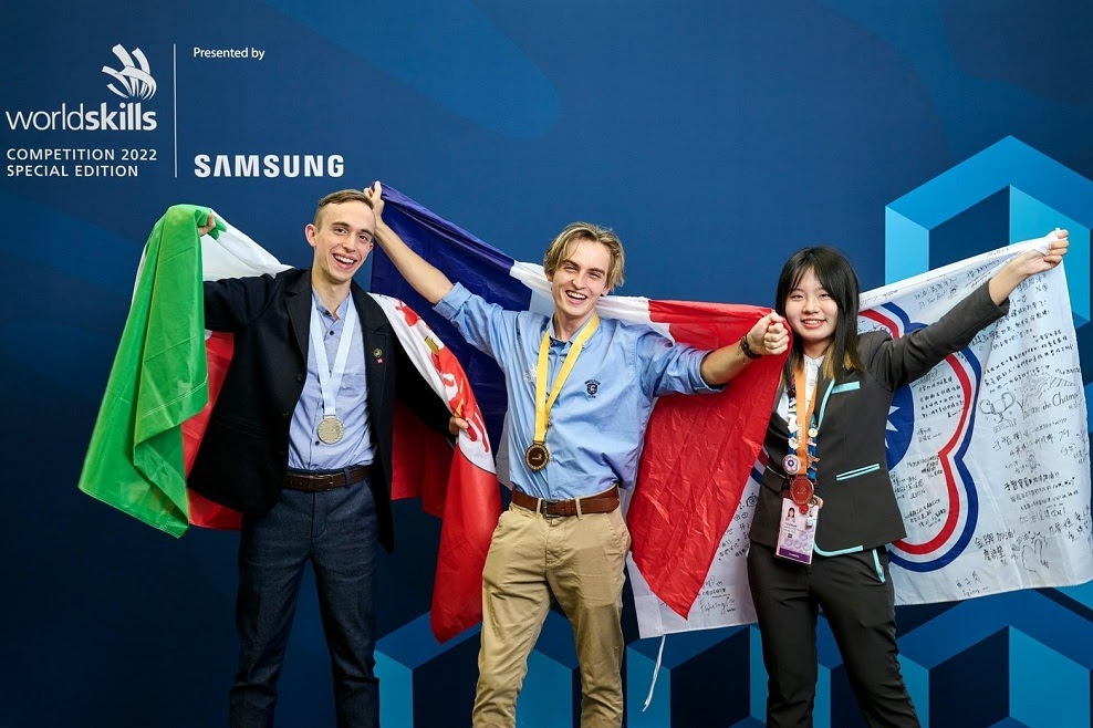 Lin Yu Chih from Shu-Te University receives a bronze medal ranking third in the world and the first in Asia in graphic design at the WorldSkills Competition 2022 in Switzerland 111.10.25