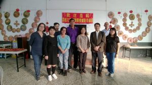 [:zh]圖說：曾宗德院長與藝管系教師團前往彌陀區漯底社區[:]